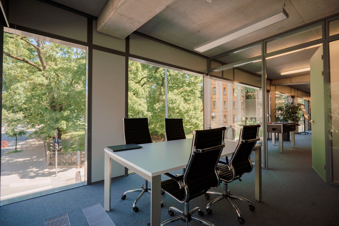 Escritorios modernos para oficinas modernas